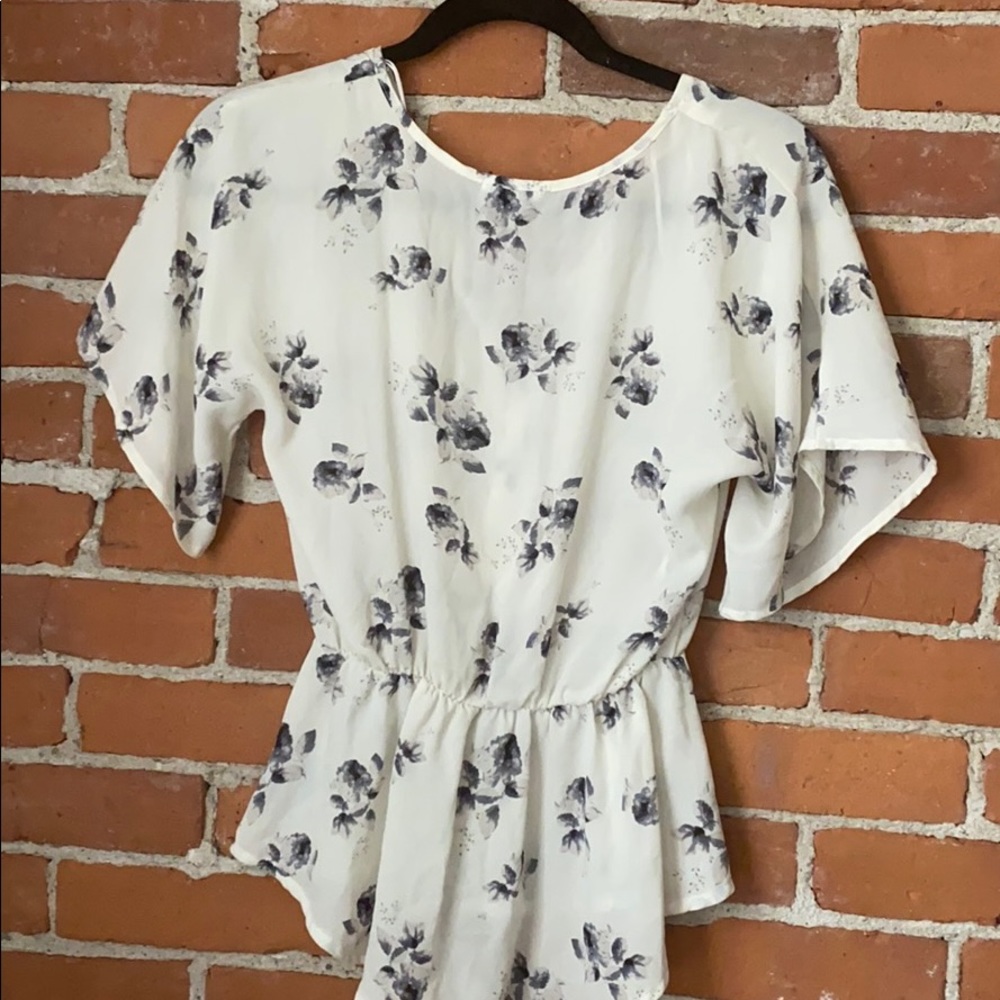 Floral babydoll blouse with buttons - Picture 2 of 3